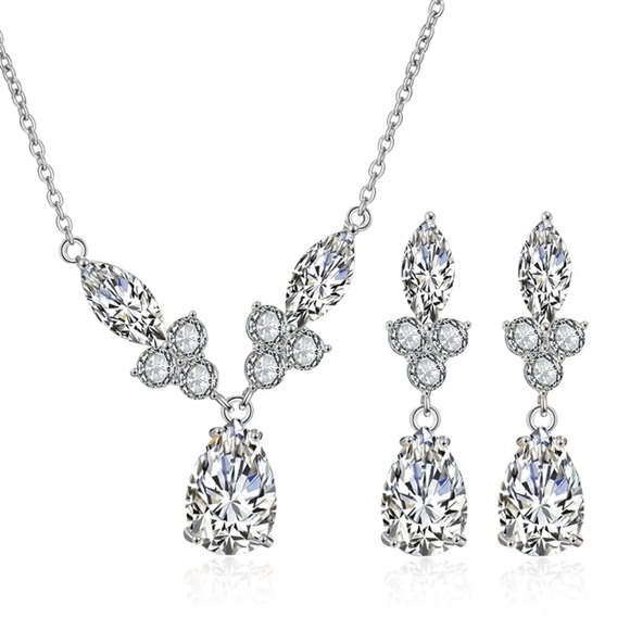 Jewelry - Rhinestone crystal teardrop necklace and earrings set